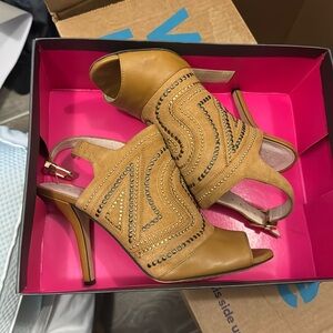 VINCE CAMUTO Tan Suede Yolana Mules size 8.5